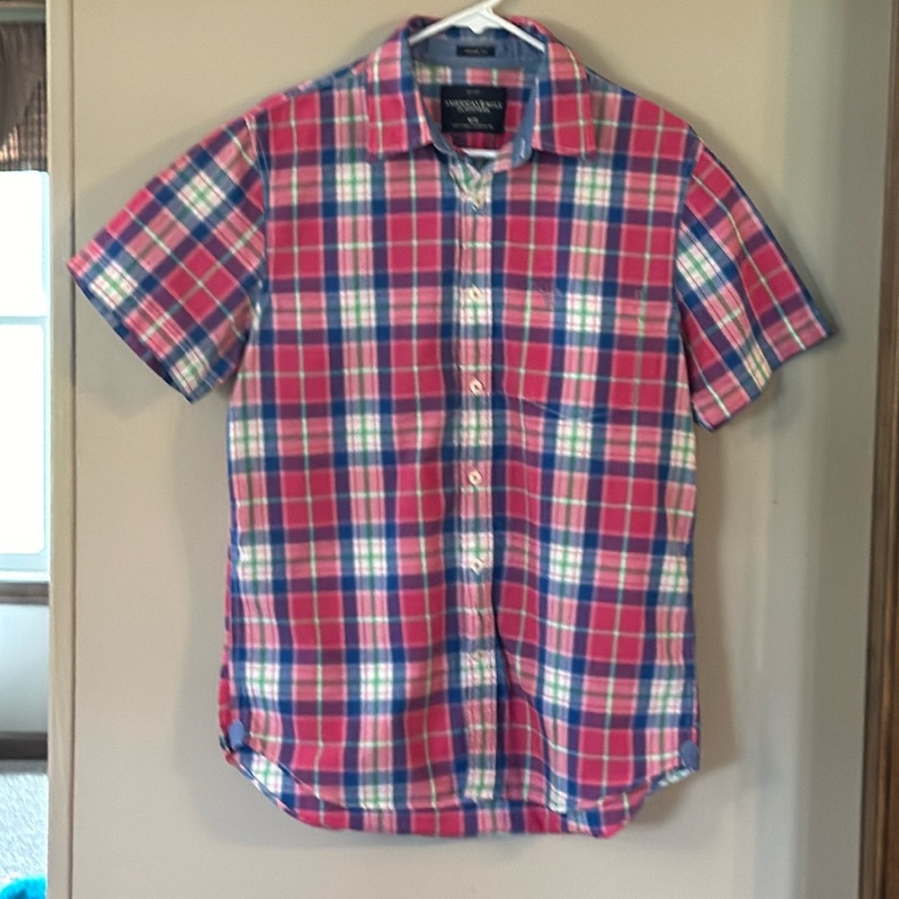 American Eagle Outfitters Men’s blue/pink & green plaid button down shirt Size M